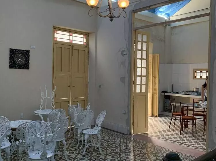 ペンション Hostal Enara