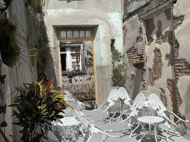 پانسیون Hostal Enara