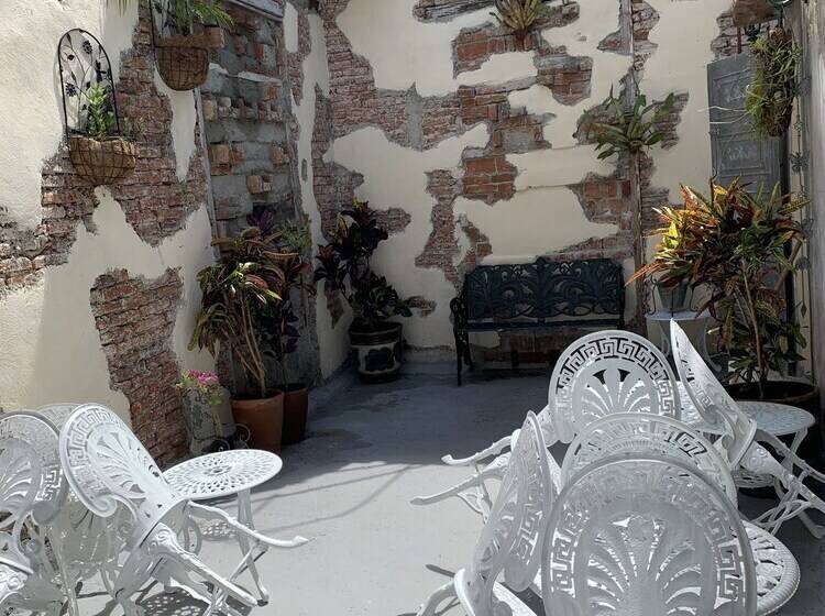 پانسیون Hostal Enara