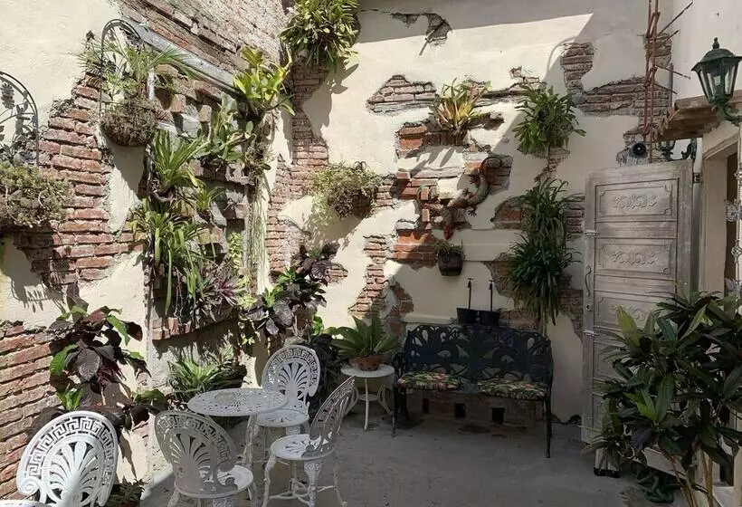 ペンション Hostal Enara