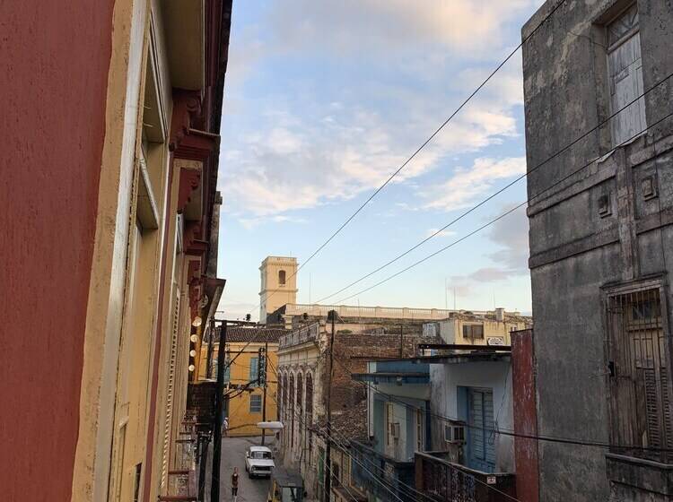 پانسیون Hostal Enara