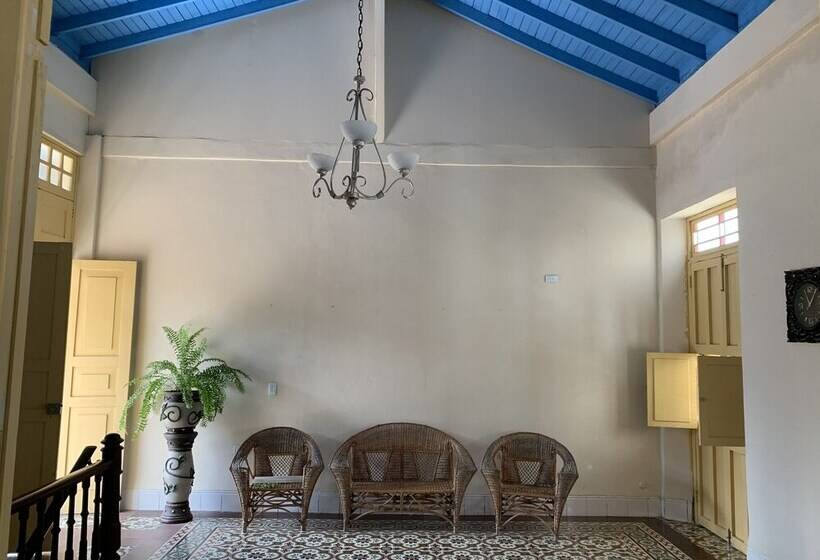 پانسیون Hostal Enara