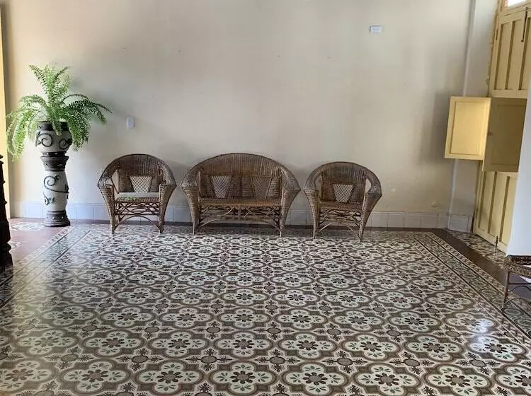 ペンション Hostal Enara