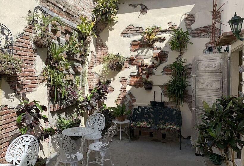 پانسیون Hostal Enara