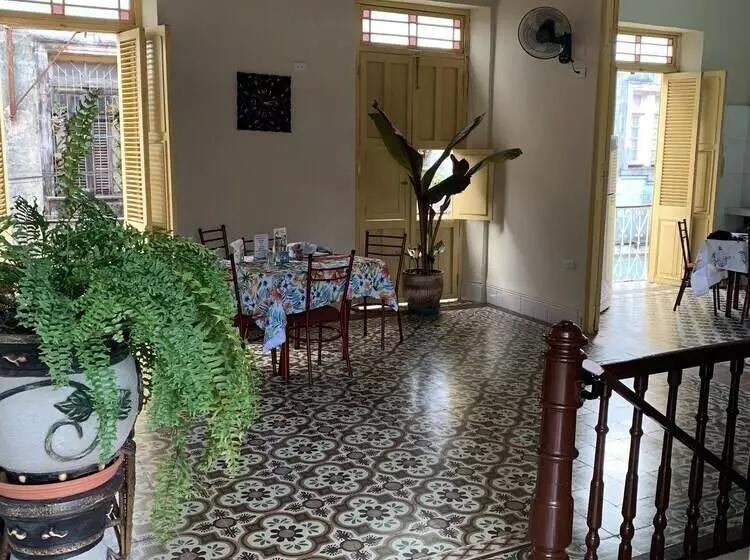 ペンション Hostal Enara