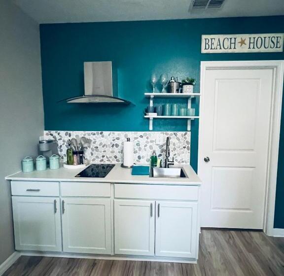 פנסיון The Beach House At Sun City