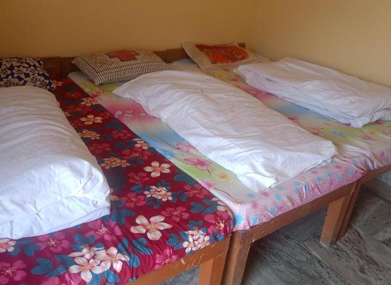 Azad Hotel Cottage And Restaurant