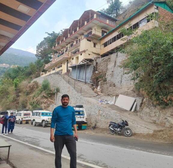 Azad Hotel Cottage And Restaurant