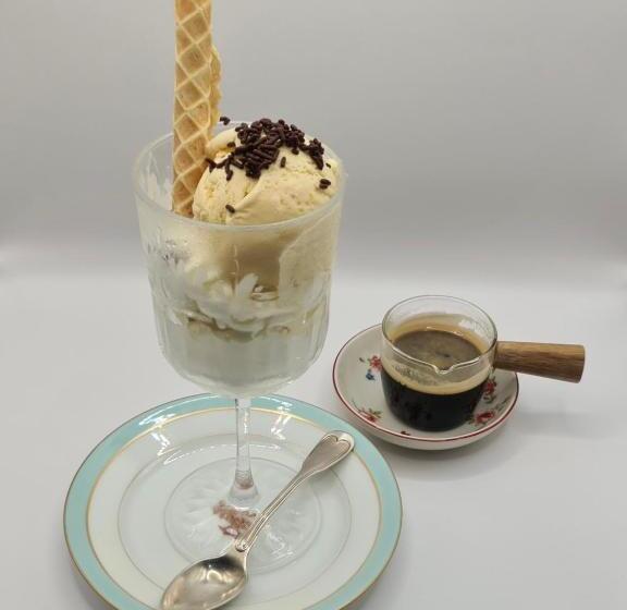 Bed and Breakfast Cozy Stay & Breakfast At Kneading Peace Café