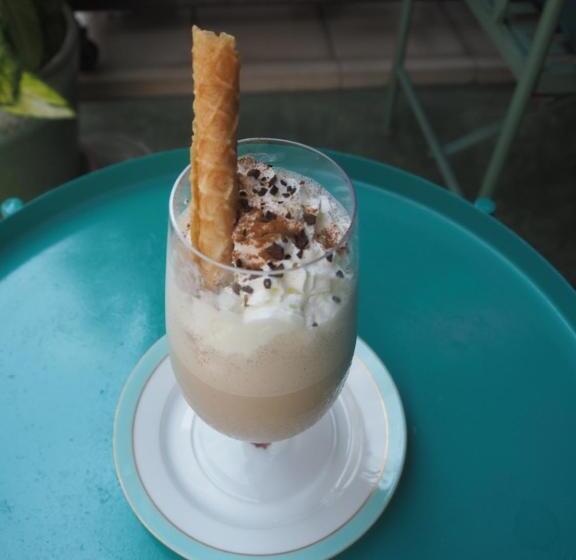 Bed and Breakfast Cozy Stay & Breakfast At Kneading Peace Café