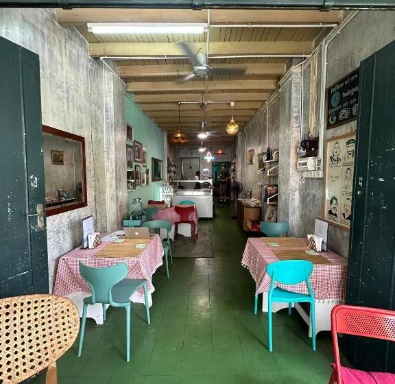 Bed and Breakfast Cozy Stay & Breakfast At Kneading Peace Café