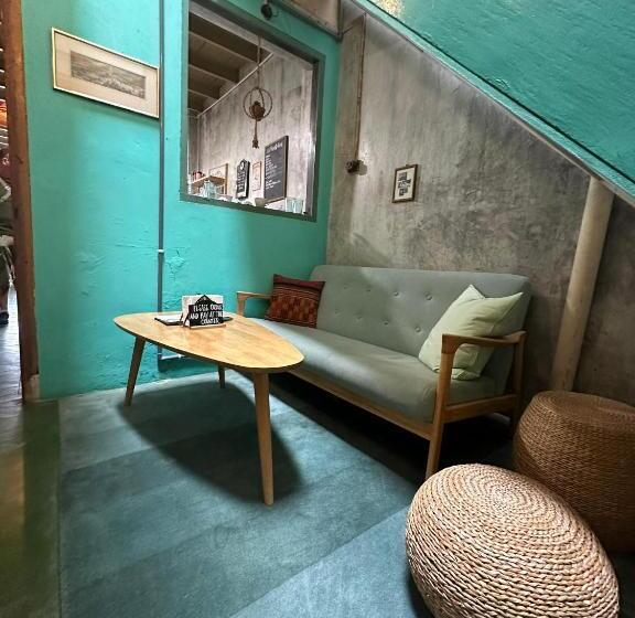 Bed and Breakfast Cozy Stay & Breakfast At Kneading Peace Café