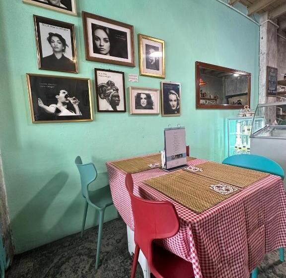 Bed and Breakfast Cozy Stay & Breakfast At Kneading Peace Café