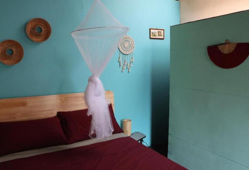 Bed and Breakfast Cozy Stay & Breakfast At Kneading Peace Café