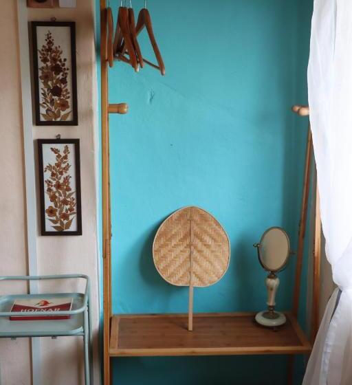 Bed and Breakfast Cozy Stay & Breakfast At Kneading Peace Café