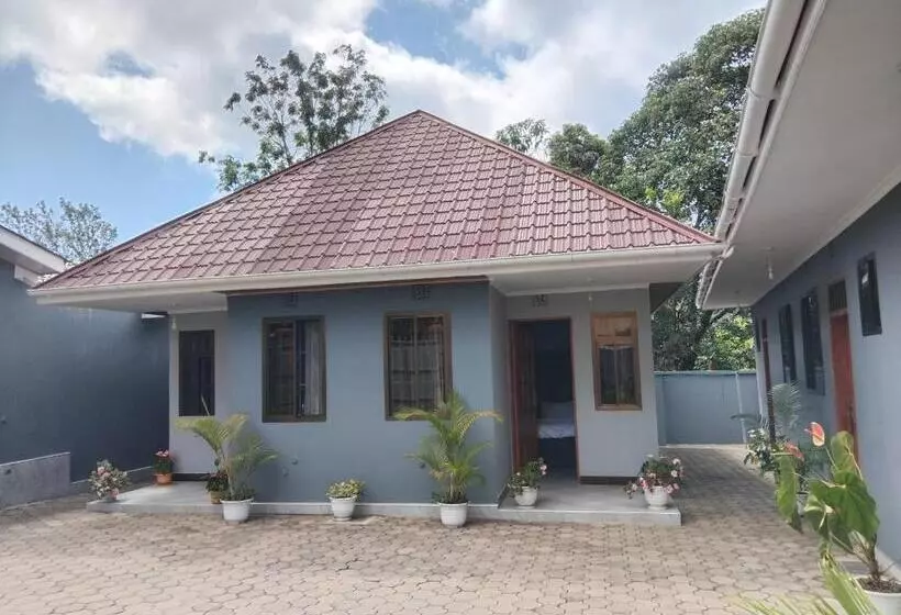 Aamiaismajoitus (B&B) Meuly Family Lodge