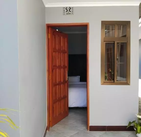 Aamiaismajoitus (B&B) Meuly Family Lodge