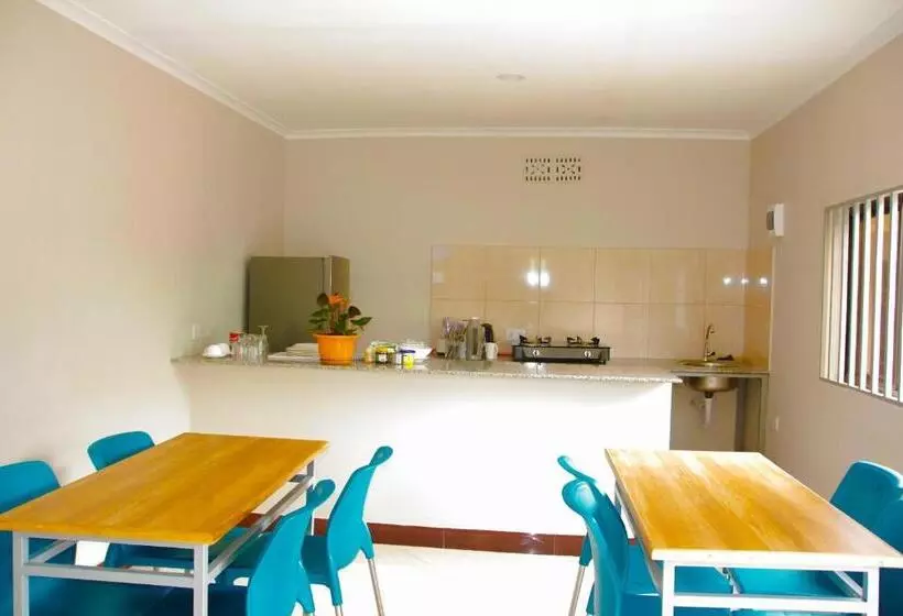 Aamiaismajoitus (B&B) Meuly Family Lodge