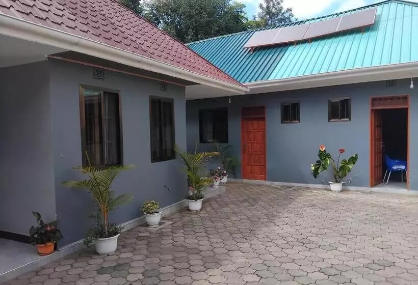 Aamiaismajoitus (B&B) Meuly Family Lodge