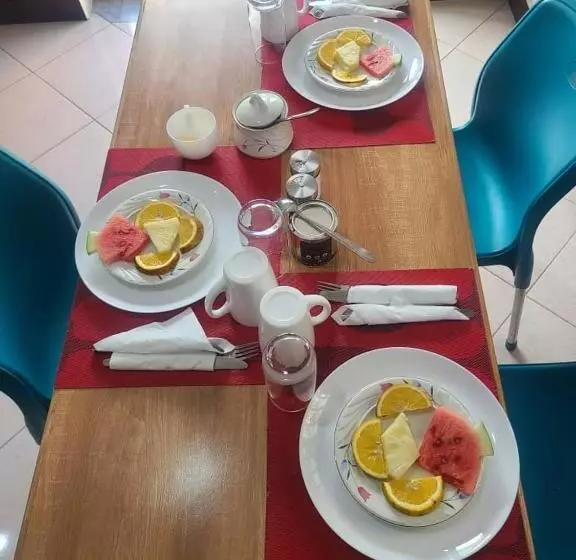 Aamiaismajoitus (B&B) Meuly Family Lodge