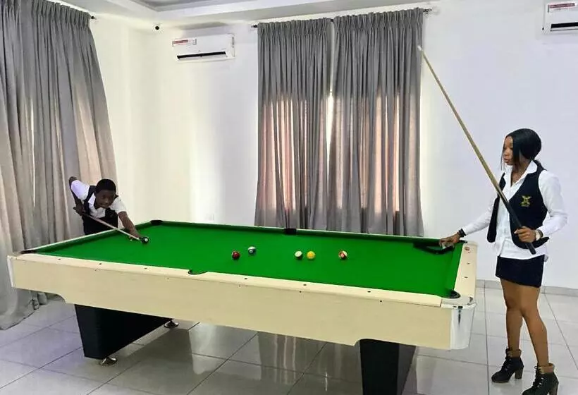 هتل Botis