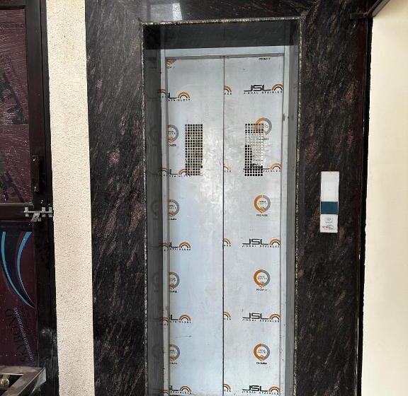 호텔 Golden Oasis Near Danik Bhaskar Office