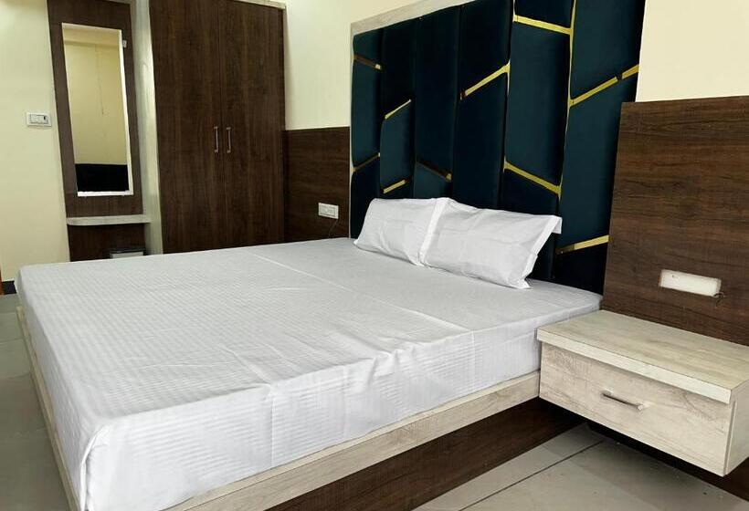 호텔 Golden Oasis Near Danik Bhaskar Office