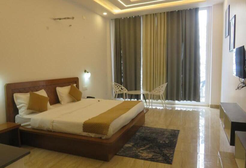 בית מלון כפרי The Pine Paradise