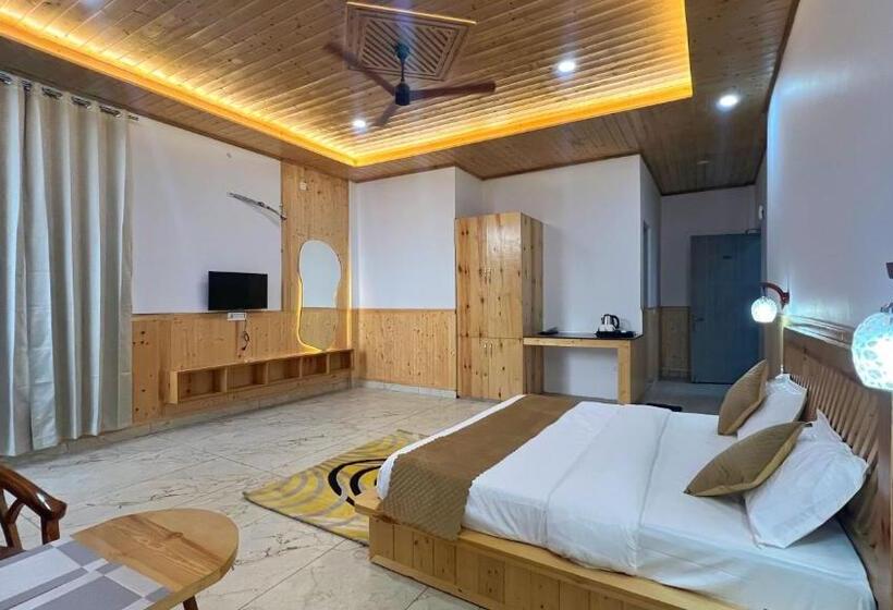 בית מלון כפרי The Pine Paradise