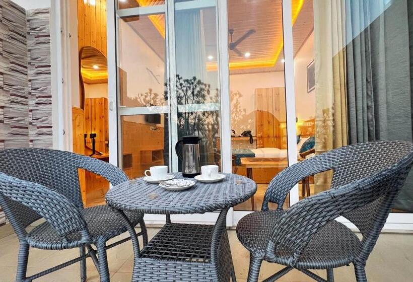 בית מלון כפרי The Pine Paradise