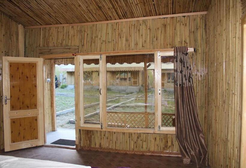 Hotel The Sylvan Hut