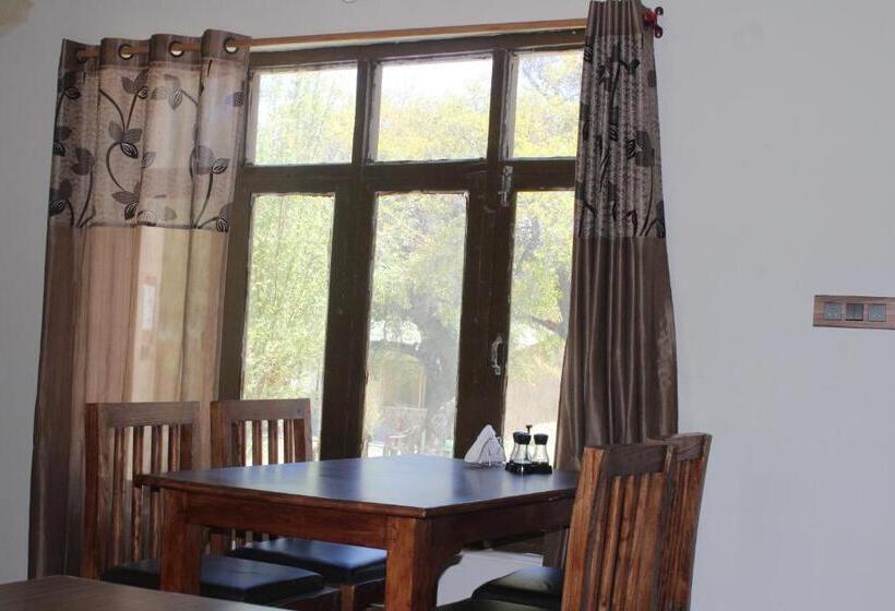 Hotel The Sylvan Hut