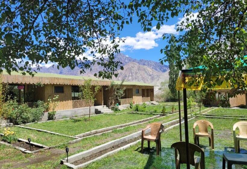 Hotel The Sylvan Hut