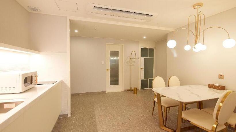 Мотель Denbasta Hotel Whamyung