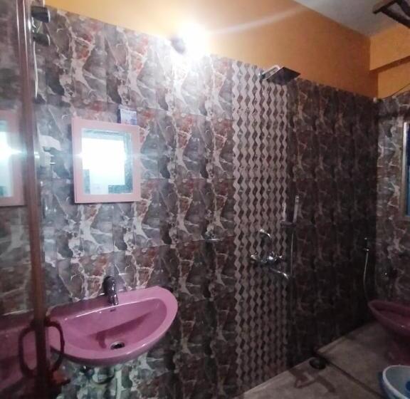 پانسیون Debarhshree Ashiyana