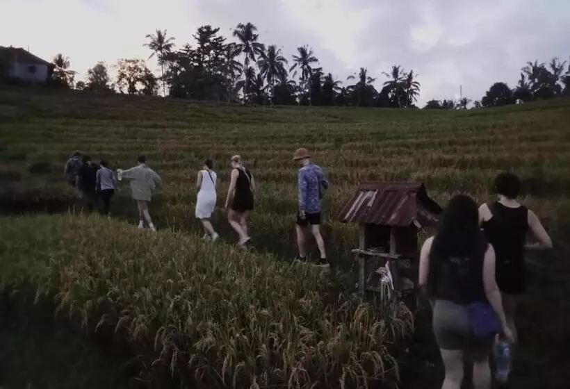 ペンション Dewi Nara Guest House By Balitrees