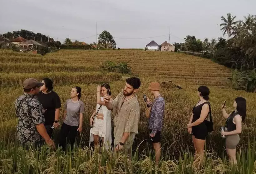 ペンション Dewi Nara Guest House By Balitrees