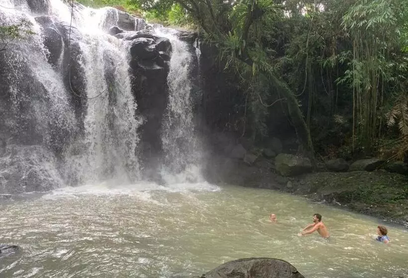 ペンション Dewi Nara Guest House By Balitrees