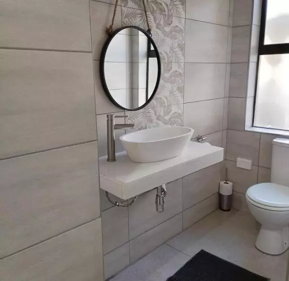 Majatalo Luyana Guesthouse