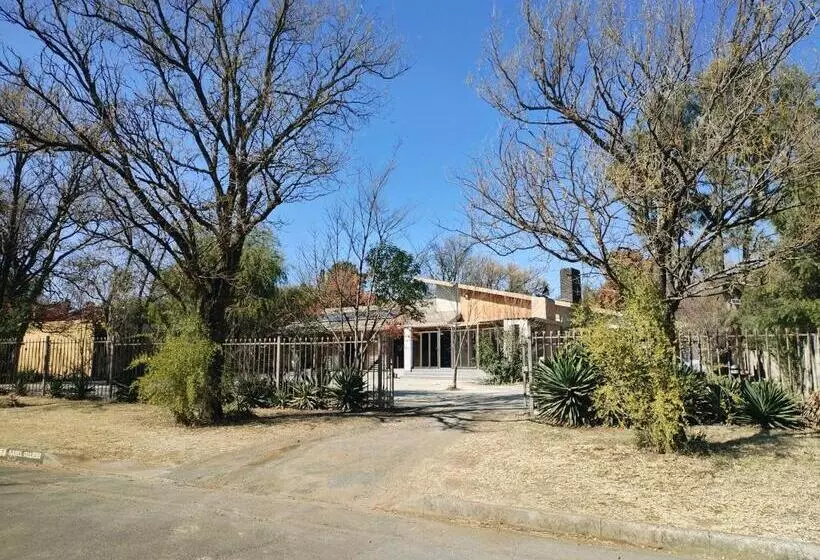 Majatalo Luyana Guesthouse