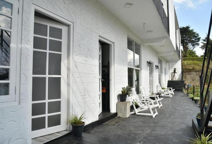 بنسيون Shiny Cot Garden View Family Room