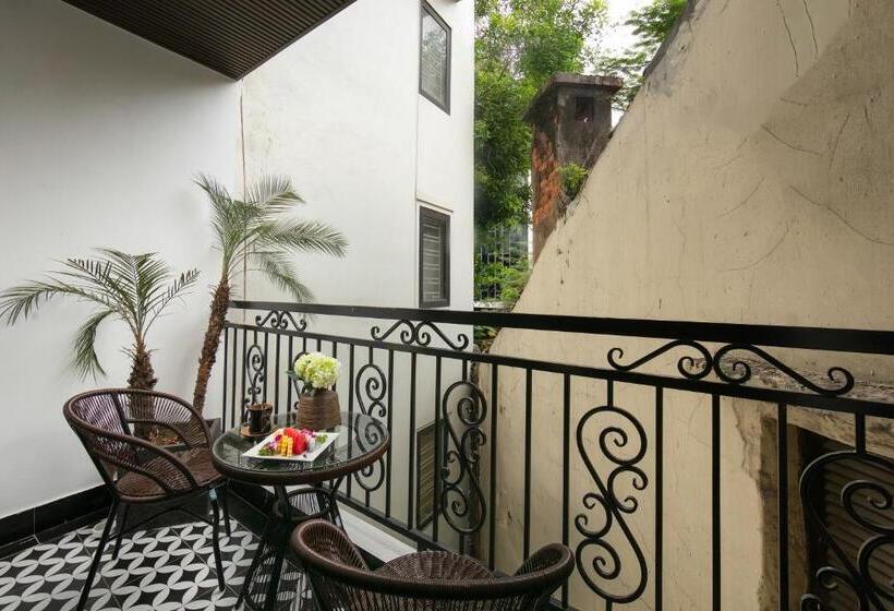 Acoustic Premium Hotel & Spa