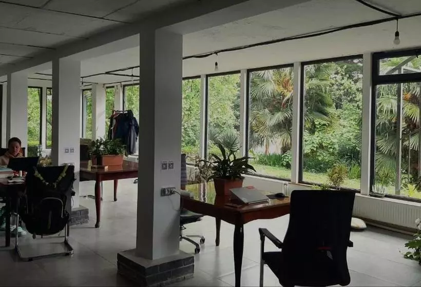 هاستل Coworking & Coliving Gumbrini