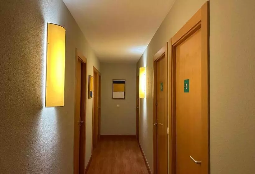 ユースホステル Mikasita Pamplona Student Residence