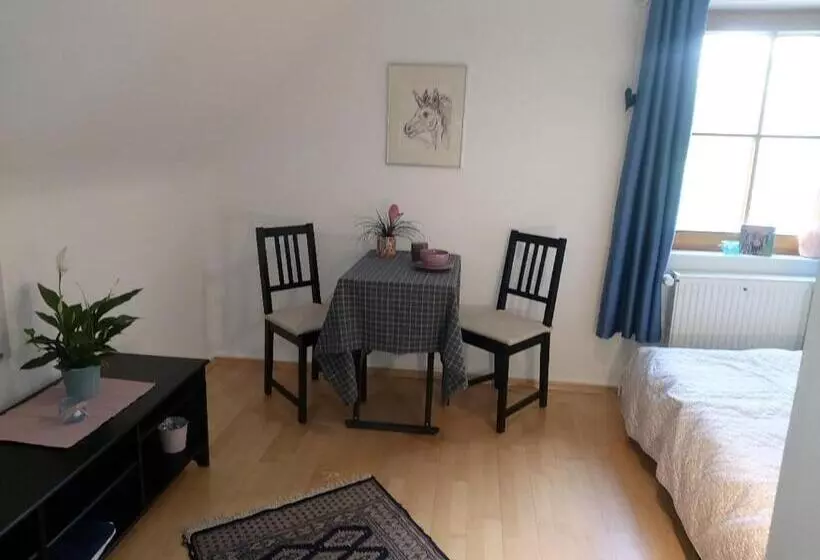 Aamiaismajoitus (B&B) Sometimes Zimmer Gehaichnishof 7born