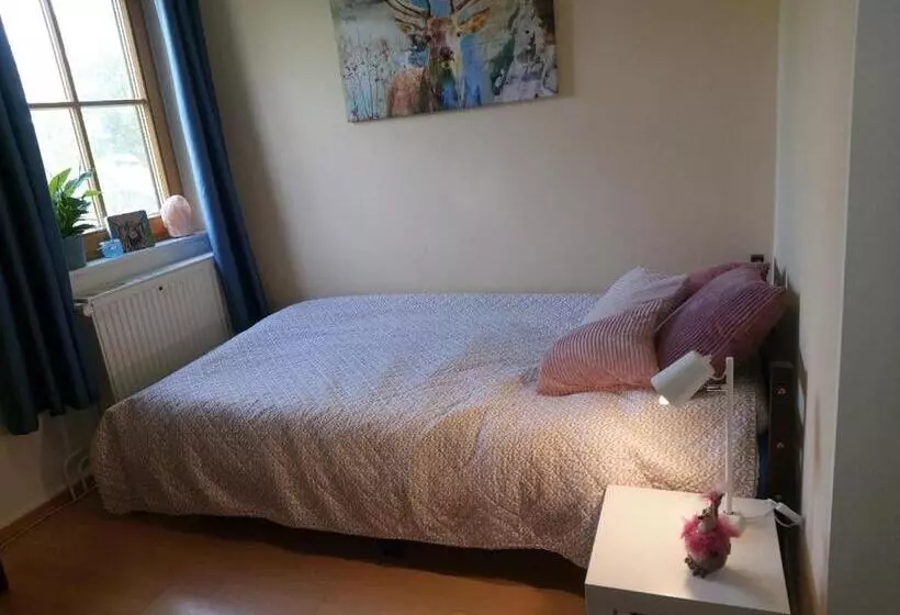 Aamiaismajoitus (B&B) Sometimes Zimmer Gehaichnishof 7born