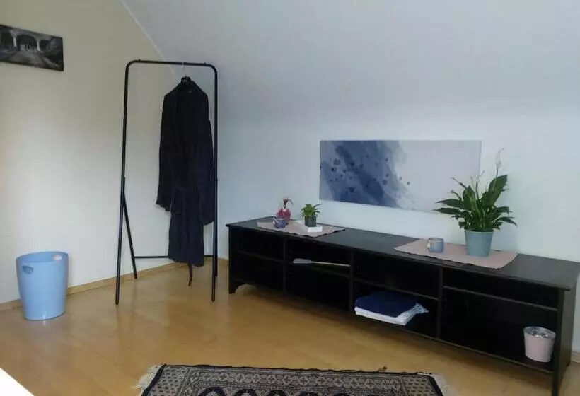 Aamiaismajoitus (B&B) Sometimes Zimmer Gehaichnishof 7born