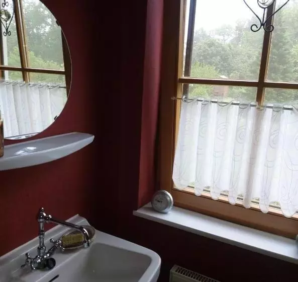 Aamiaismajoitus (B&B) Sometimes Zimmer Gehaichnishof 7born