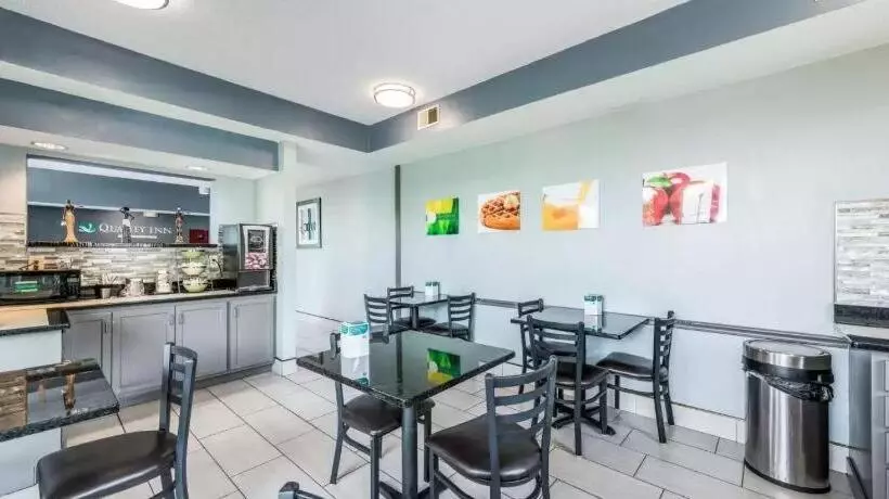 ホテル Quality Inn Downtown