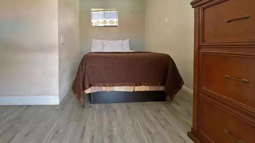 هتل Rodeway Inn